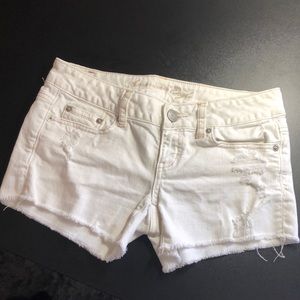 American Eagle white denim shorts. Size 0. Used but good condition!